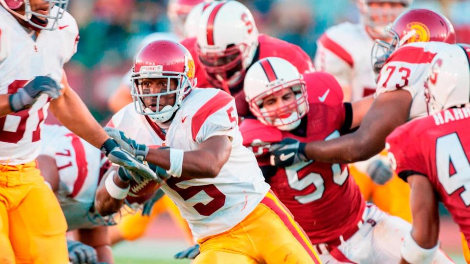 PHOTO: Reggie Bush of the USC Trojans runs the ball during a Pac-10 NCAA football game against the Stanford Cardinal played on Sept. 25, 2004, in Palo Alto, Calif.  (David Madison/Getty Images)