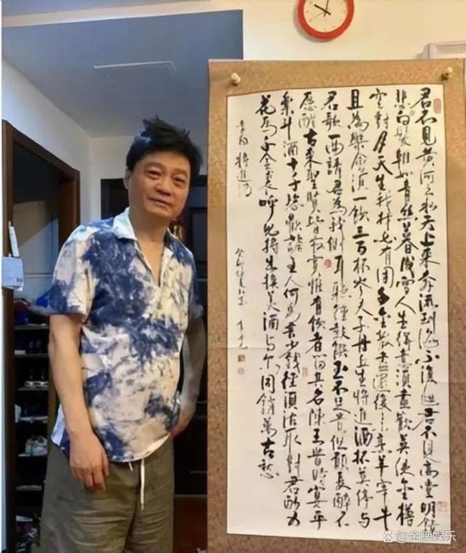 近期見到的崔永元，據陸媒報導，開始賣起字畫。圖／引自微博
