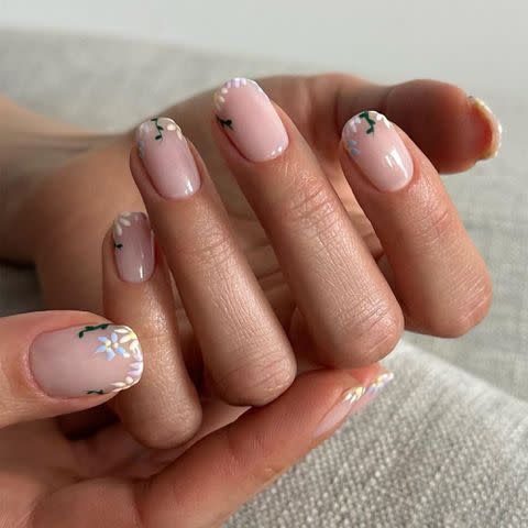 31 Pretty Floral Nail Designs to Save for a Rainy Day