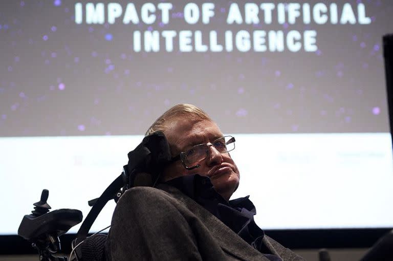 El distinguido físico británico Stephen Hawking creía que la IA súper inteligente podía llevar al "fin de la raza humana"