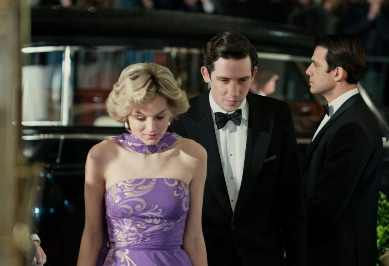 Emma Corrin et Josh O'Connor sont la princesse Diana et le prince Charles dans la saison 4 de 