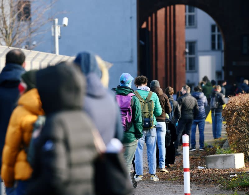 FILE PHOTO: Walk-in COVID-19 testing centre in Berlin