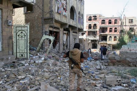 A pro-government fighter walks at the site of recent battles between Houthi fighters and pro-government fighters, on the second day of a 48-hour ceasefire in the southwestern city of Taiz, Yemen November 20, 2016. REUTERS/Anees Mahyoub