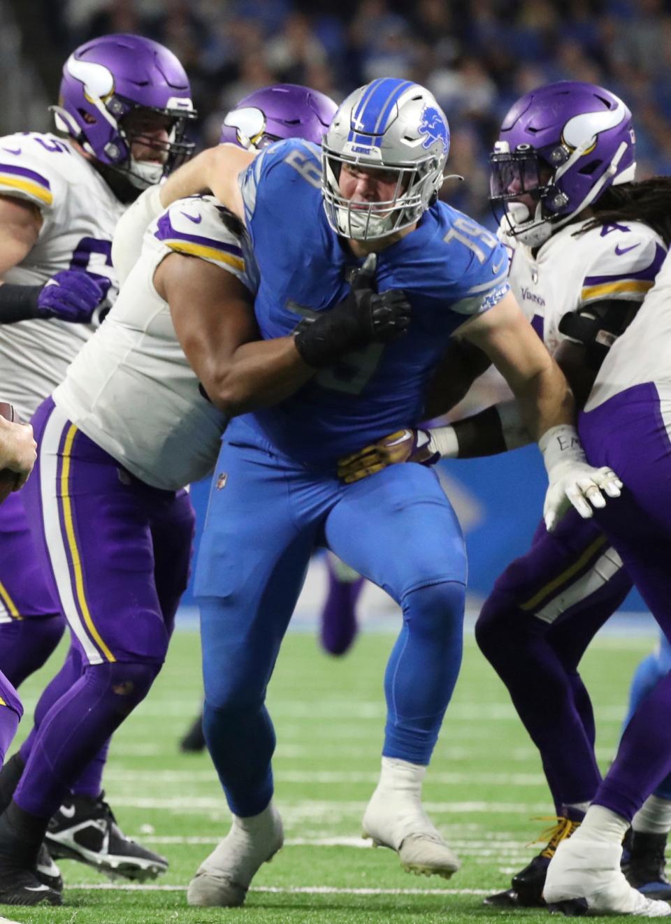 Lions defensive end John Cominsky rushes against the Vikings during the second half of the Lions' 34-23 win over the Vikings on Sunday, Dec. 11, 2022, at Ford Field.
