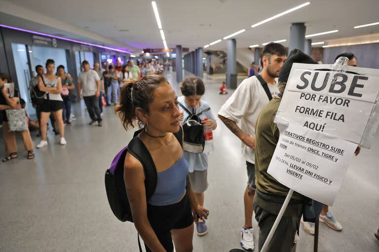 La Centro de Atención SUBE de la terminal Constitución tuvo hoy una fuerte demanda