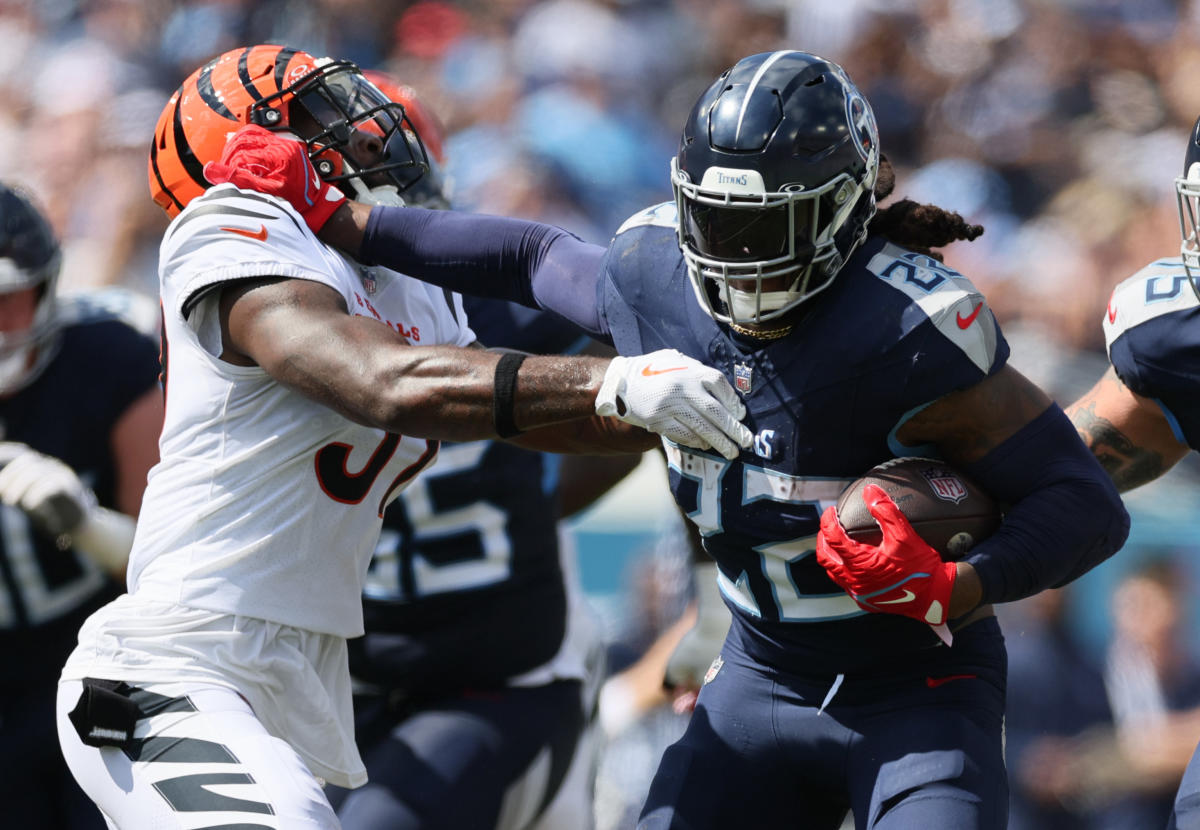 Derrick Henry bulldozes Bengals defense for TD, then throws for another in  Titans' blowout win