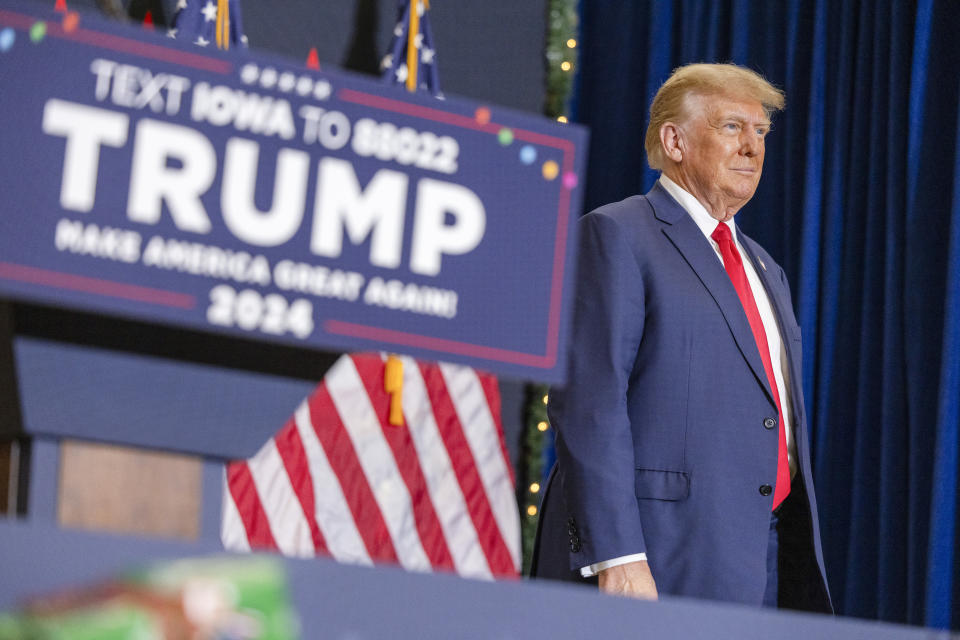 Asistentes en el evento de campaña de Donald Trump en Waterloo, Iowa, celebrado horas después de que la Corte Suprema de Colorado determinó que el expresidente no era apto para contender en las elecciones primarias del estado, el martes 19 de diciembre de 2023. (Rachel Mummey/The New York Times).