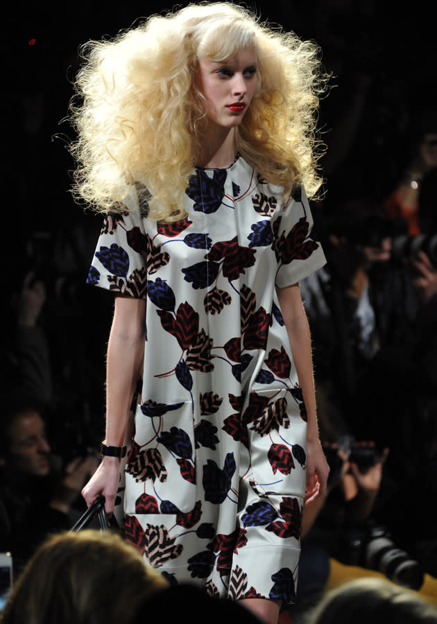 <p><strong>Marc by Marc Jacobs autumn/winter 2013 show</strong></p> <p>In a nod to monochrome, smudge-printed dresses were teamed with blown-out hair and bold red lips.<strong><br></strong></p>