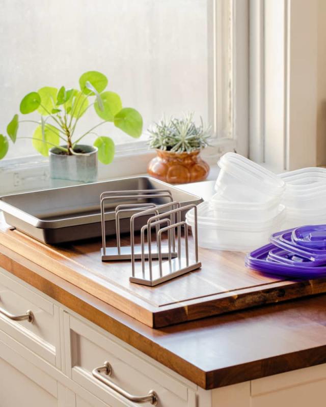 Super simple way to organize Tupperware lids - napkin holders from