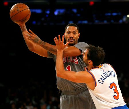 Dec 19, 2015; New York, NY, USA; Chicago Bulls guard Derrick Rose (1) looks to pass against New York Knicks guard Jose Calderon (3) during second half at Madison Square Garden. The New York Knicks defeated the Chicago Bulls 107-91. Mandatory Credit: Noah K. Murray-USA TODAY Sports