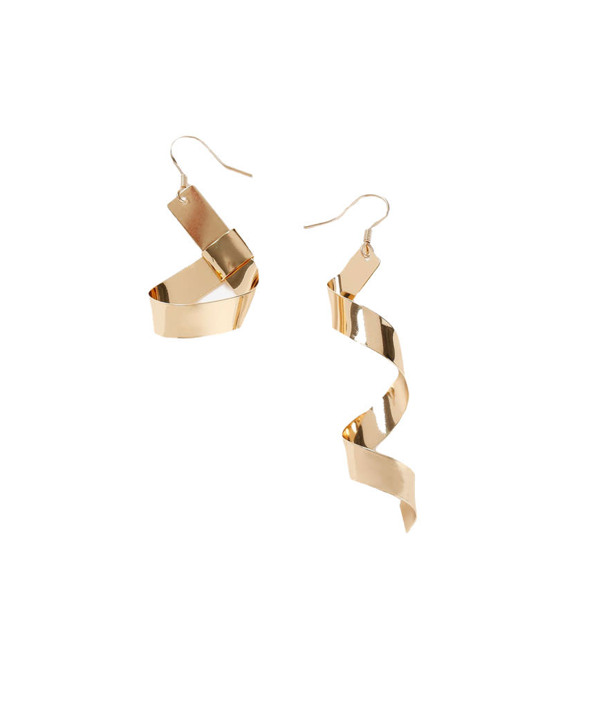 <p>Topshop Hammer Twist drop earrings, $22, <a rel="nofollow noopener" href="http://us.topshop.com/en/tsus/product/bags-accessories-1702229/jewelry-70524/hammer-twist-drops-6749663?bi=0&ps=20" target="_blank" data-ylk="slk:topshop.com;elm:context_link;itc:0;sec:content-canvas" class="link ">topshop.com</a> </p>