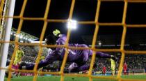 Football Soccer - Villarreal v Liverpool - UEFA Europa League Semi Final First Leg - El Madrigal Stadium, Villarreal, Spain - 28/4/16 Villarreal's Sergio Asenjo makes a save Reuters / Albert Gea Livepic