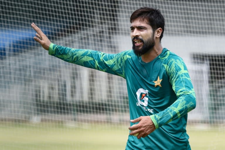 Mohammad Amir takes part in a Pakistan practice session at the Gaddafi Cricket Stadium in Lahore on May 4 (Arif ALI)
