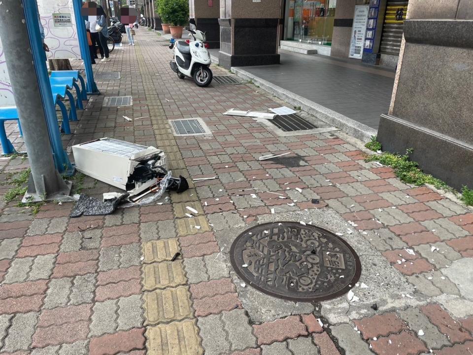 政大女學生去年等公車時，被冷氣砸死。（資料照）