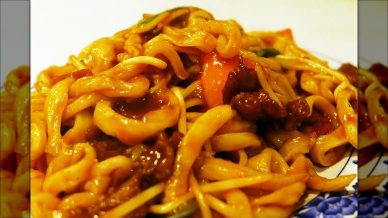 chinese noodles with meat