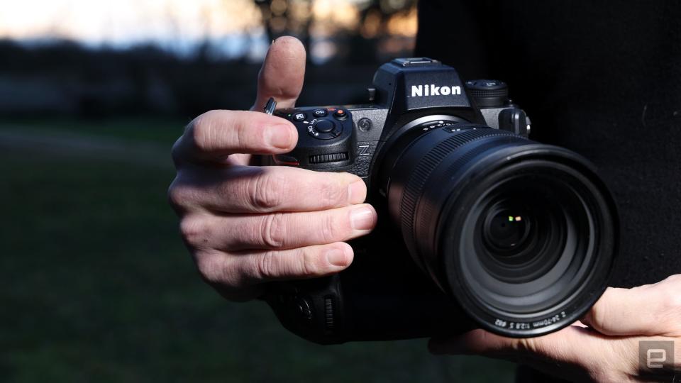 <p>Nikon Z9 mirrorless camera review</p>
