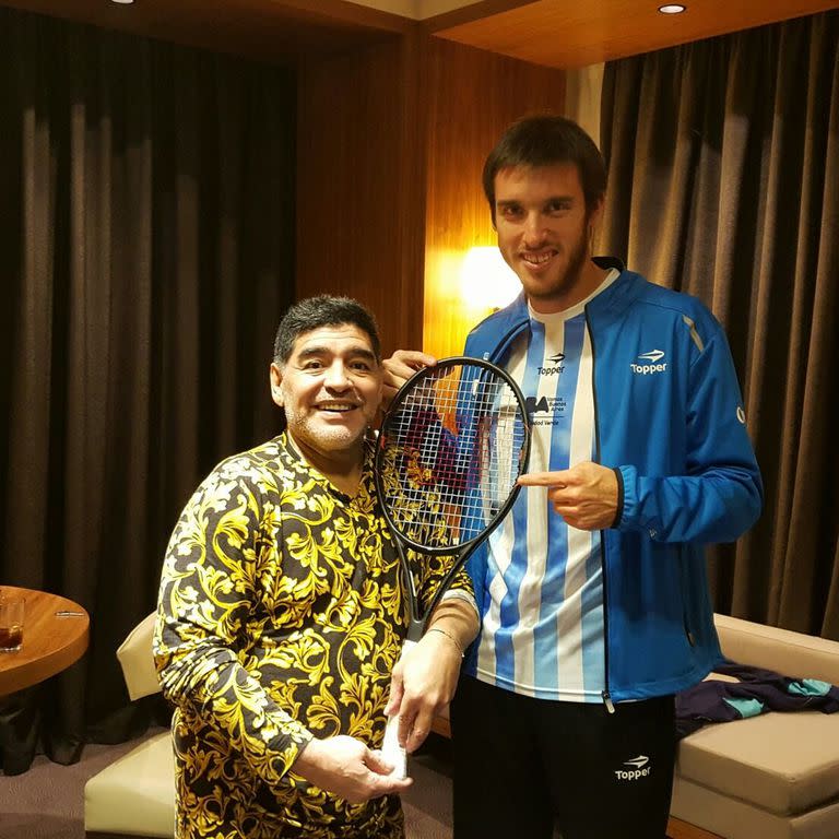 Leo Mayer con Diego Maradona, en Zagreb, durante la final de la Copa Davis 2016. 