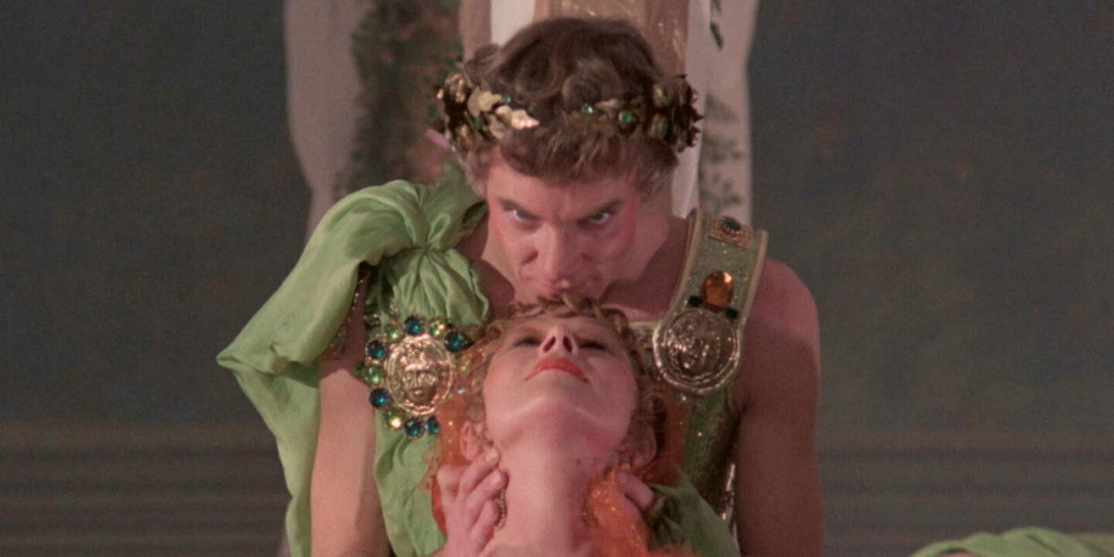 Malcolm McDowell et Helen Mirren dans Caligula. The Ultimate Cut.        - Credit: