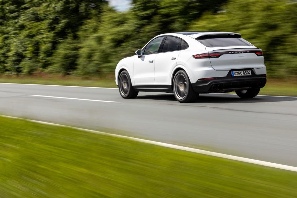 <p>2020 Porsche Cayenne coupe</p>