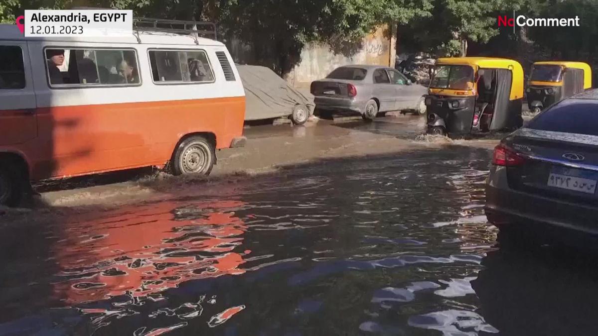 Watch Heavy Rain Flood Streets In Alexandria 2611