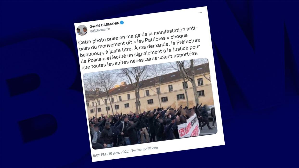 Gérald Darmanin a signalé à la justice une photo prise lors d'un rassemblement contre le pass sanitaire à Paris, le 15 janvier 2022 - Twitter Gérald Darmanin