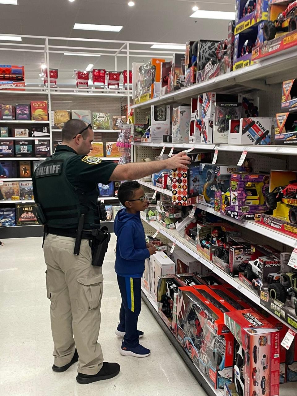 Deputies took children from Seminole County schools Christmas shopping.
