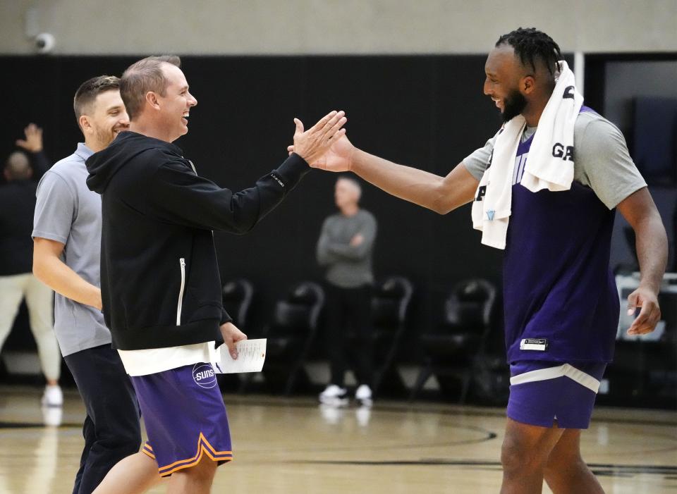 Oct 4, 2023; Phoenix, AZ, USA; Phoenix Suns head coach Frank Vogel high-fives forward Josh Okogie during training camp at the Verizon 5G Performance Center. facility. Mandatory Credit: Rob Schumacher-Arizona Republic
