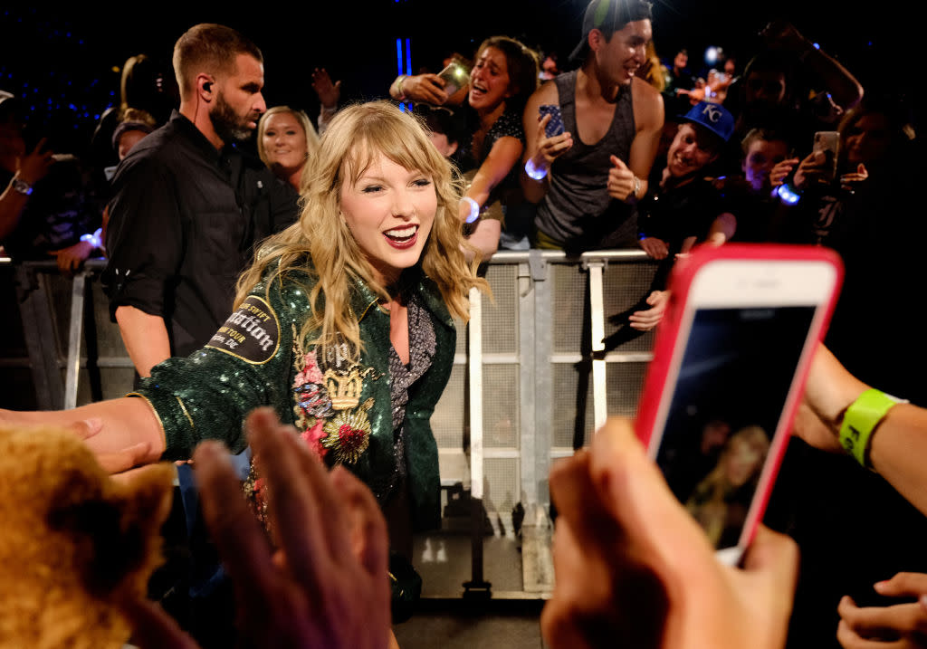 Taylor Swift shows her fans love at her July 10 concert in Landover, Md. (Photo: Jason Kempin/TAS18/Getty Images)