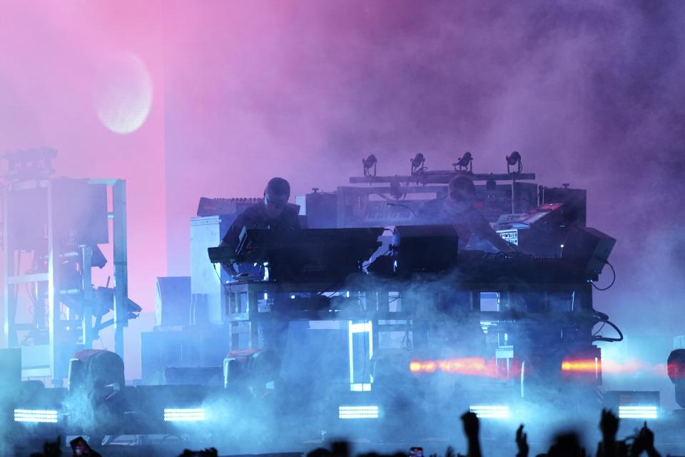 The Chemical Brothers durante su concierto en el festival Corona Capital en la Ciudad de México, el domingo 19 de noviembre de 2023. (Foto AP/Aurea Del Rosario)