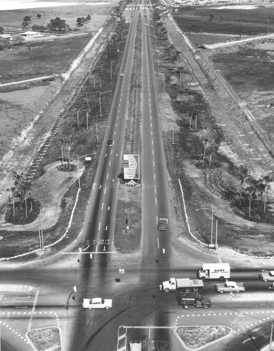 The Golden Glades entrance to Florida’s Turnpike in 1957.