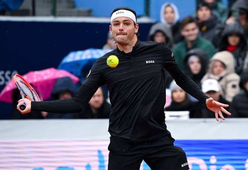 US tennis player Taylor Fritz in action against Germany's Jan-Lennard Struff during their men's singles final match of the Bavarian International Tennis Championships. Sven Hoppe/dpa