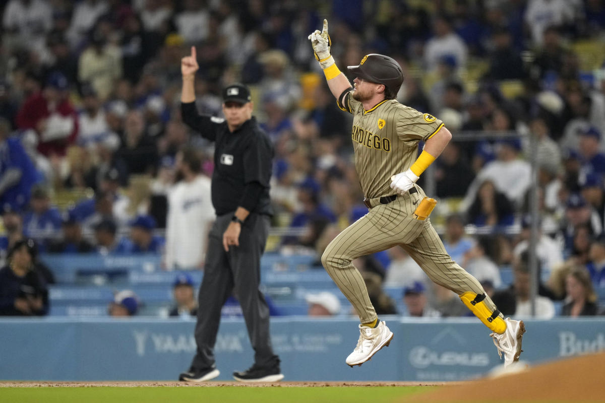 Padres clinch postseason berth with 4-2 win over NL West-leading Dodgers in opener of crucial series