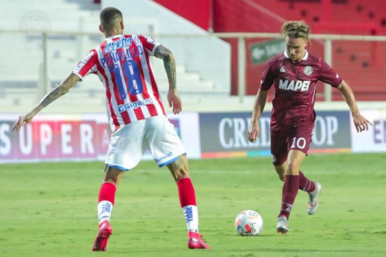 Escena del partido que disputan el Club Lanús y Unión de Santa Fe.