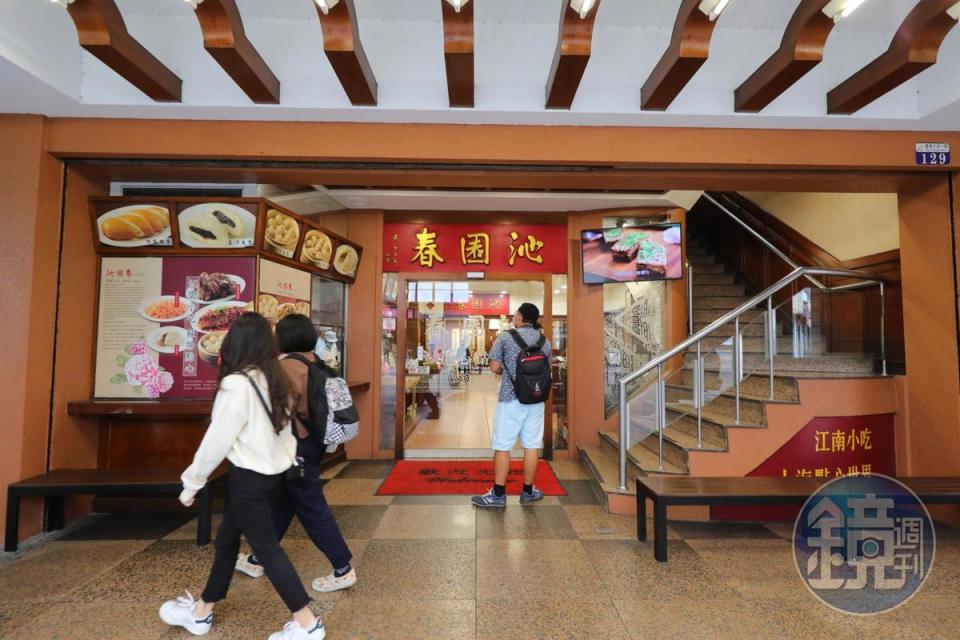 位於台灣大道一段的店面仍保有舊時台灣的風情。