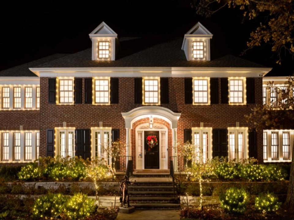 Airbnb is offering guests the chance to stay overnight in the Home Alone mansion  (Airbnb)