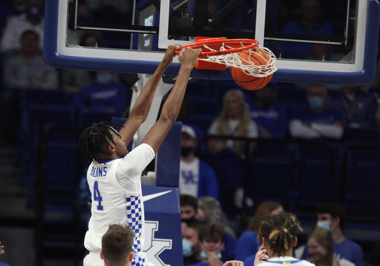 Kentucky forward Daimion Collins dunks against Kentucky Wesleyan on Oct. 29. (Jeff Moreland/Icon Sportswire via Getty Images)