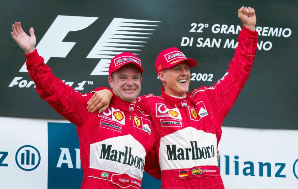 <p>En la imagen, Rubens Barrichello posa junto a Michael Schumacher, de quien fue fiel escudero durante seis temporadas en la escudería Ferrari. El brasileño es, con 326, el tercer piloto que más grandes premios ha disputado en la historia del Gran Circo, aunque su palmarés está lejos del de otras leyendas. (Foto: Andreas Rentz / Bongarts / Getty Images).</p> 
