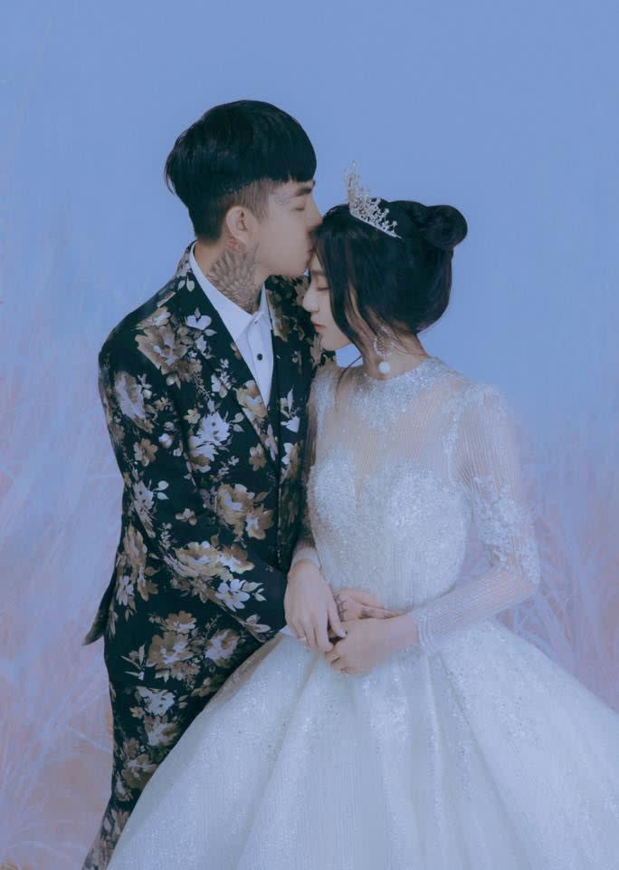 謝和弦在今年4月跟陳緗妮登記結婚。（圖／翻攝自臉書）