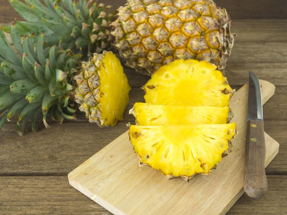 <p><strong>Quantity:</strong> 1/2 cup fresh, skinned, and cubed pineapple</p><p><strong>Per serving:</strong> 57 calories, 0 g protein, 14.3 g carbs, 0 g fat</p><p><strong>READ MORE</strong>: <a href="https://www.womansday.com/food-recipes/cooking-tips/a54783/vendor-cutting-pineapples/?src=TrueAnth_WOMANSDAY_TW&utm_campaign=trueanthem&utm_content=572a420204d30148778cc9af&utm_medium=trueanthem&utm_source=twitter" rel="nofollow noopener" target="_blank" data-ylk="slk:The Fastest Way to Cut a Pineapple;elm:context_link;itc:0;sec:content-canvas" class="link ">The Fastest Way to Cut a Pineapple</a></p>