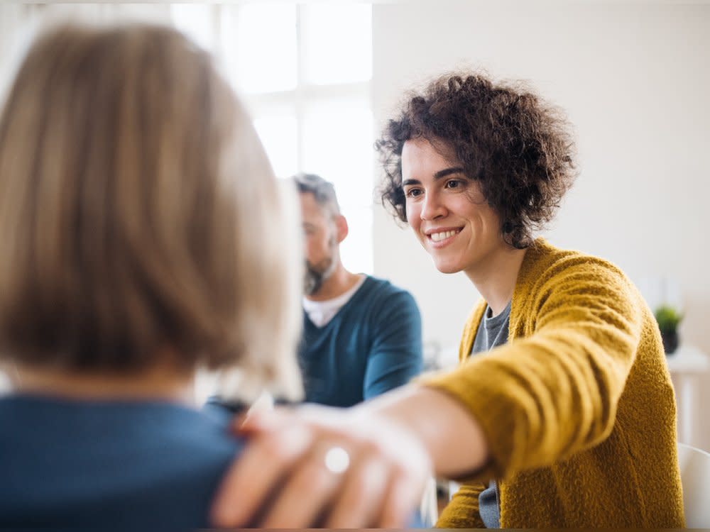 Psychologische Hilfe in Anspruch zu nehmen, ist ein Zeichen von Mut und Ehrlichkeit. (Bild: Copyright (c) 2019 Ground Picture/Shutterstock.  No use without permission.)