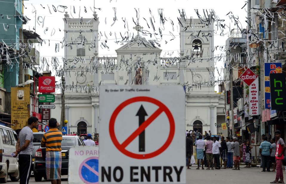 Otra medida de seguridad es la prohibición para acceder a la iglesia de San Antonio en Colombo. (Getty Images)