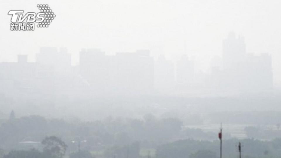 西半部和外島地區會有局部濃霧發生的機率。（圖／TVBS資料畫面）