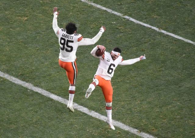 Browns upset Steelers for first NFL playoff win since 1995 - Los