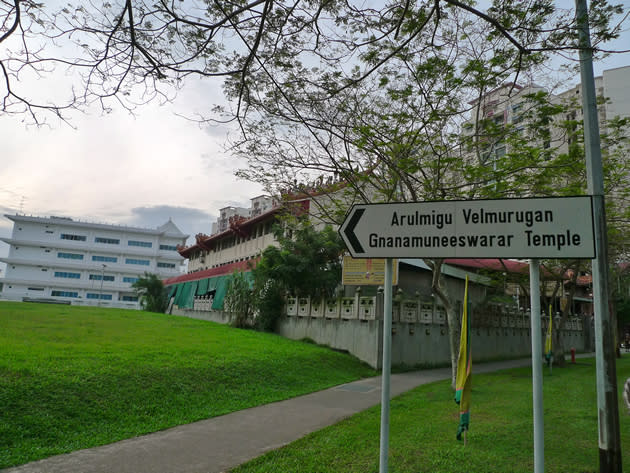 Buddhist and Taoist temples along Rivervale Crescent. (Yahoo! photo/Eric Tee)