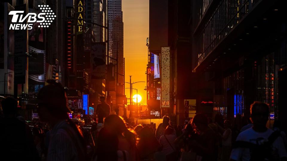 紐約時代廣場所拍下的懸日。圖／TVBS