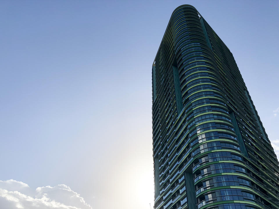 Sydney Olympic Park evacuation: Crack appears in Opal Tower