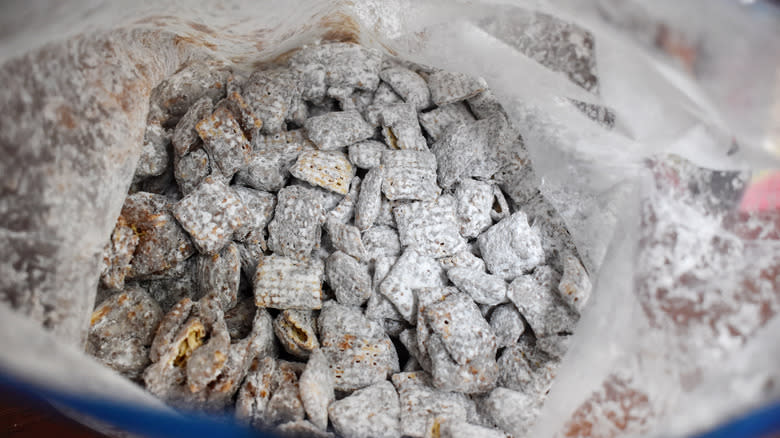 Cereal puppy chow in bag