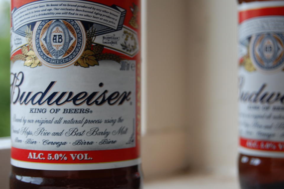 <p>Es uno de los santo y seña de Estados Unidos, pero lo cierto es que desde 2008 la compañía pertenece al conglomerado belga InBev. Su origen se remonta a 1876 cuando la empresa Anheuser-Busch creó una cerveza ligera en Saint Louis (Wikimedia Commons). </p>