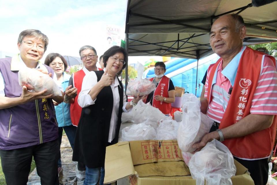 彰化縣長王惠美（中）出席彰化禽品節，促銷在地優質禽品。（記者吳東興攝）