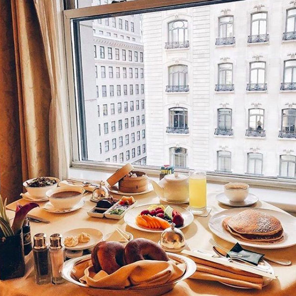 The Peninsula offers an amazing breakfast menu #goals. Source: Instagram @@iris1ui